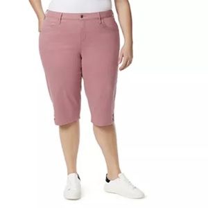 NIP - Plus Size Gloria Vanderbilt Kaia
Denim Skimmer Shorts